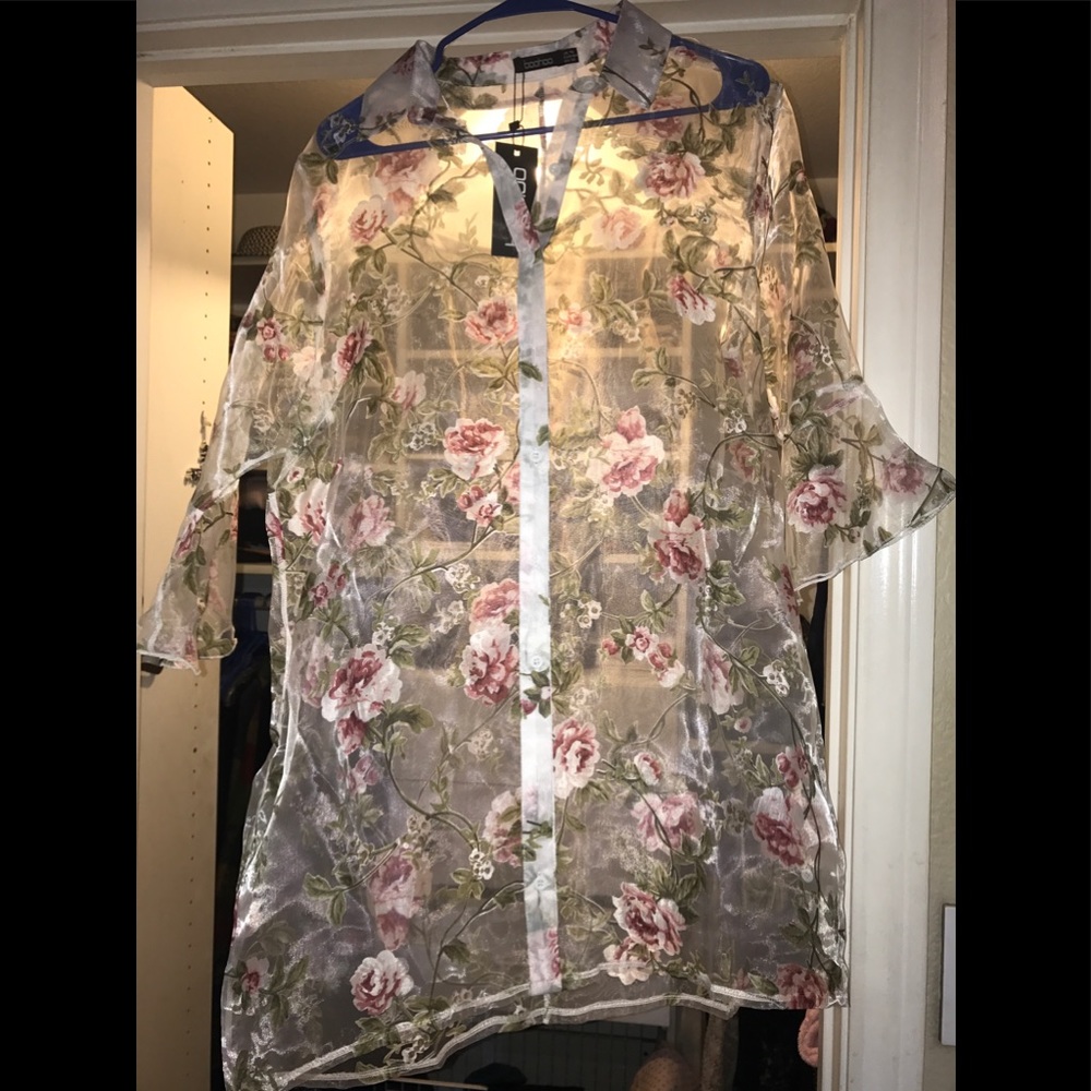 ‼️SOLD‼️ Boohoo cream organza floral sheer tunic